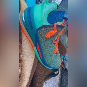 Lebron 18 (size 8 men’s)